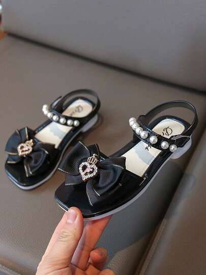 1双儿童凉鞋，女童蝴蝶结公主凉鞋，新款软底防滑儿童凉鞋，适合夏季的沙滩鞋，速干，魔术贴设计，时尚百搭，适合沙滩和户外活动，露趾款式