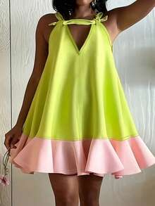 大码时尚绿色无袖深 V 领迷你连衣裙，带蝴蝶结细节 - A 字形轮廓和荷叶边下摆，涤纶，可机洗 - 适合日常和假日外出，休闲时尚 | 蝴蝶结肩部连衣裙 | 光泽饰面