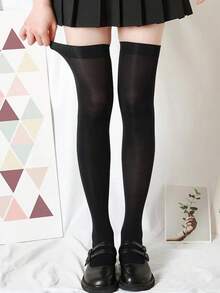 1双黑色加厚绒面硅胶防滑凝胶袜，高筒保暖袜，具有显瘦拉长效果，保暖绒面材质，适合秋冬季节穿着，舒适透气。