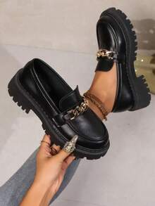 全新复古厚底金属装饰女士乐福鞋平底鞋，时尚漆皮玛丽珍鞋，配流苏和亮色 PU 皮革