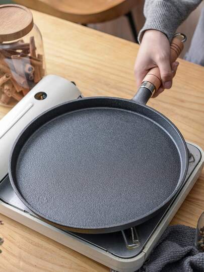 1pc 7.87/10.23 Inch Cast Iron Skillet With Wooden Handle, Versatile Cookware For Frying Eggs And Pancakes, Ideal For Breakfast And Pancake Making, Multi-Purpose Cast Iron Pan - Wooden Handle Flat Bottom Pan, Suitable For Frying Eggs, Pancakes, Breakfast And Outdoor Grilling | Essential Kitchen Cooking Tool