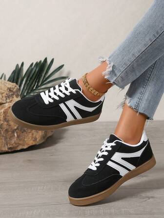 Women Plus Size Black Athletic Shoes, Fashionable Sneakers, Flat Platform Shoes, Student School Shoes, Lace-Up Casual Sports Shoes