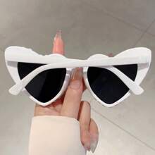 1pc Pearl Framed Heart Shaped Party Glasses, Illuminate Your Celebration Moment! Party Essential! Radiant Pearl Heart Glasses, Shine The Party Spotlight. Wear The Pearl Heart Party Glasses And Start Your Dreamy Party Journey, A Perfect Birthday Gift For Friends