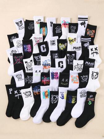 10 par barnstrumpor, slumpmässiga gatukonst- och bokstavsmönster, unisex, svartvit bas, andningsbara vardagskläder, urbana barnstrumpor, blandade graffitistilar