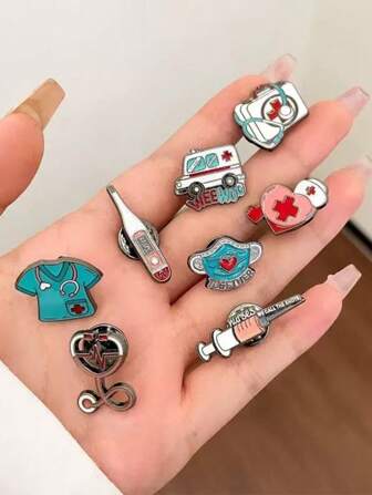 8 قطع إكسسوارات ديكورية من السلسلة الطبية الكرتونية بطراز أوروبي وأمريكي، تشمل سماعة طبية وسيارة إسعاف وقناع طبي وصندوق طبي