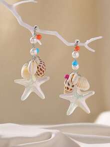 1 对航海风格天然贝壳金属海星串珠链流苏耳环，适合女性波西米亚风海滩度假休闲装。天然贝壳和贝壳的尺寸、形状和颜色略有不同