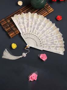 1 件白色樱花图案蕾丝折扇，配优雅大方的镀金框架，适合日常使用，扇长 22.5 厘米，金属花朵图案扇子生日最佳礼物，中性配饰，家居装饰配件和配饰（注意：本产品有一些小瑕疵，但不影响其整体外观或可用性。） - 彩色 - 查看 14