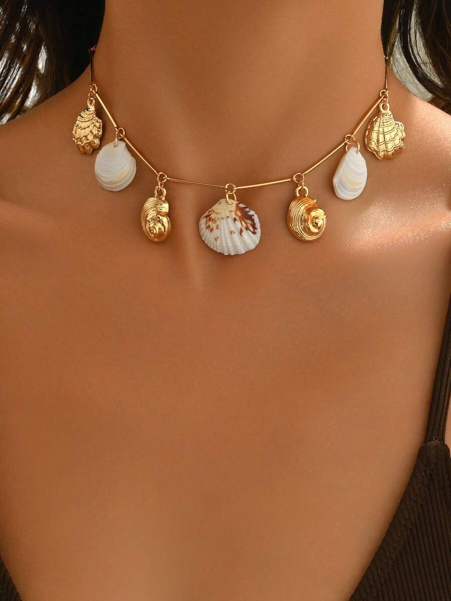 1件海洋浪漫风天然贝壳吊坠项链，金色海洋生物流苏锁骨链，女士时尚首饰，适合日常佩戴、海滩派对、约会、音乐节。天然贝壳上的图案随机分布。