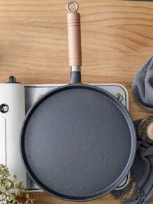 1 pièce Poêle à frire en fonte de 7,87/10,23 pouces avec un manche en bois. Elle a une surface antiadhésive et convient pour la préparation d'omelettes et de crêpes. C'est un ustensile de cuisine polyvalent pour le petit-déjeuner et la préparation de crêpes.