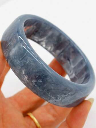 1 件波西米亚风格蓝色 + 米色纹理树脂宽手镯，适合日常、节日和派对