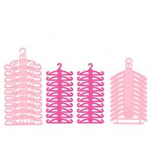 30厘米/11.5英寸时尚通勤娃娃装含配饰（配饰随机）衣柜、鞋架、行李箱，不含鞋子和衣架