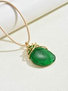 1 Piece Vintage Gold Geometric Resin Pendant Necklace For Women, Fashionable Casual Suitable For Gifts, Mother's Day, And Daily Wear - Yellow Gold - View 4