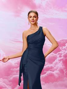 MOEVIO 女士优雅正式不对称领口缎面褶饰裹身侧垂双肩带开叉大腿露背长款舞会晚会礼服，适合春夏季度假约会装、礼服、婚礼宾客