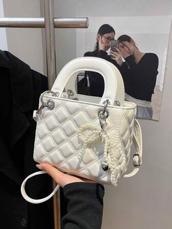 时尚新款女士手提包纯色简约 PU 小方包，优雅迷人，适合约会、购物，用途广泛，精致包包配蝴蝶结和珍珠吊坠，非常适合情人节礼物