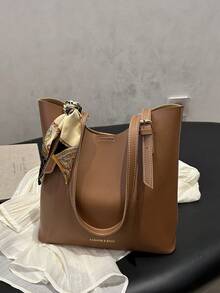 时尚简约纯色大容量字母印花单肩包配围巾，适合购物、钱包、逛街、年轻女性、大学生、新人、白领。非常适合办公室、大学、工作、商务、通勤、户外活动、旅行和郊游