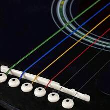Set de 6 cuerdas de guitarra de colores múltiples, cuerdas de guitarra clásica con recubrimiento de aleación - Duradero recubrimiento arcoíris, apropiado para guitarras acústicas, mejora la calidad del sonido y el estilo