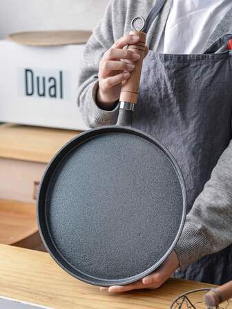 1pc 7.87/10.23-Inch Cast Iron Frying Pan With A Wooden Handle. It Has A Non-Stick Surface And Is Suitable For Making Omelets And Pancakes. It Is A Versatile Cooking Tool For Breakfast And Pancake Preparation.