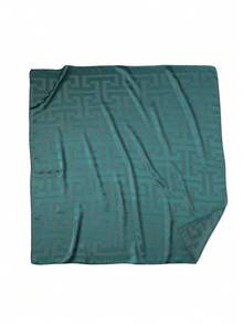 1条女士简约几何印花丝质方巾头巾，时尚百搭，四季皆宜，适合空调房佩戴，兼具装饰和防晒功能，可搭配连衣裙使用。