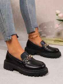 全新复古厚底金属装饰女士乐福鞋平底鞋，时尚漆皮玛丽珍鞋，配流苏和亮色 PU 皮革