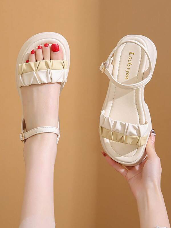 Elegantes sandalias de moda versátiles para mujer con estilo preppy, hebilla y correa. Diseño de patchwork con pliegues, detalles en contraste beige y caqui, tira ancha de dedo abierto con hebilla de metal, tacón grueso. Estilo casual, adecuado para salidas de verano y vacaciones, fabricado con de calidad, sandalias de señora elegantes y cómodas.