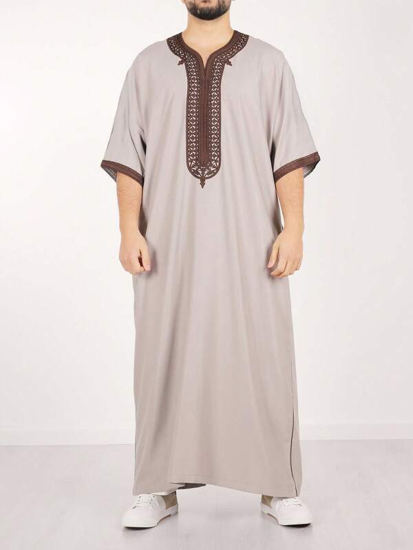 Neu in islamischer, weiter arabischer Herren Robe mit Stickerei, traditionelle marokkanische Männer Gandoura Gebets- und Freizeitkleidung