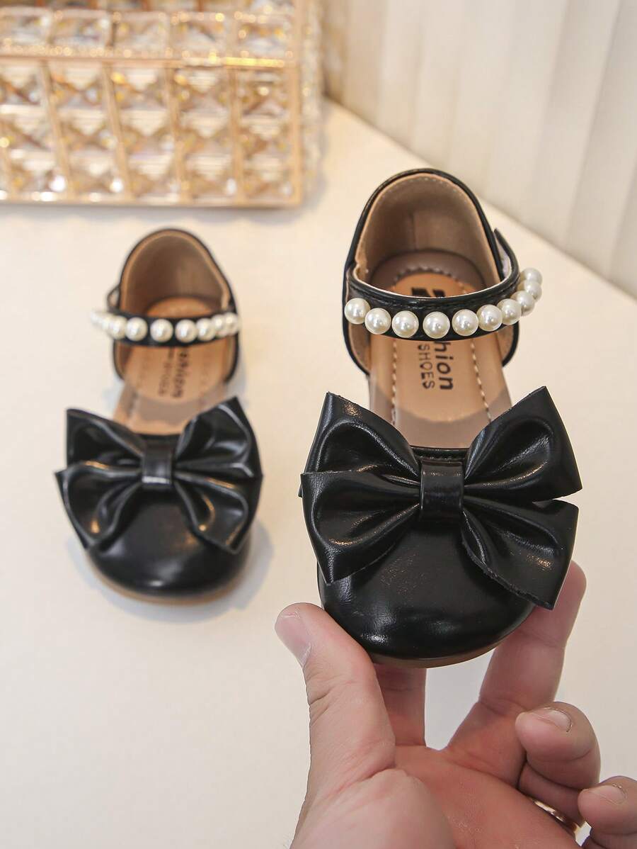 Sandalias planas de dedo cerrado con decoración de perlas sintéticas de unicolor simple para niñas