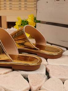 1 双儿童女孩平底拖鞋闪亮镜面条纹 PU 鞋面露趾圆头轻便可爱时尚奢华搭配家庭罗马家居拖鞋，适合夏季度假、休闲室内/室外穿着 - 金色 - 查看 11