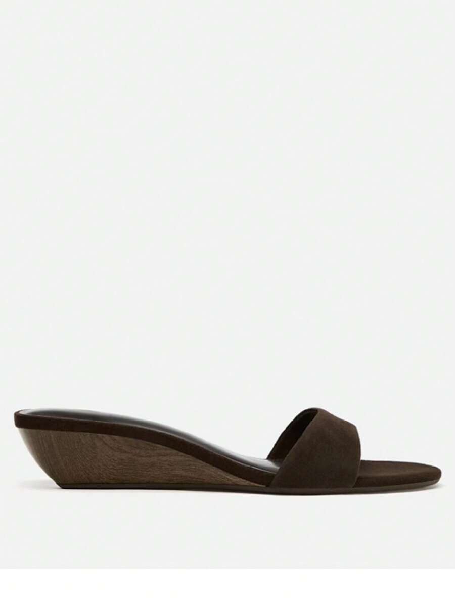 2025 年夏季新款法式绒面坡跟一脚蹬凉鞋，百搭低跟一脚蹬拖鞋