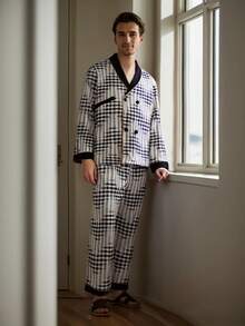 男士两件套睡衣，长袖翻领V领口袋格纹印花上衣搭配经典格纹印花舒适英伦风长裤，男士休闲时尚