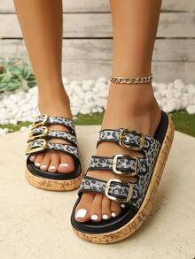 Sandales plates à enfiler avec décoration de boucle métallique et bout ouvert pour femmes, style boho pour la plage, sandales d'été confortables pour dames