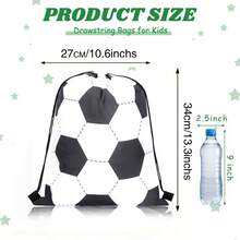 Set de 12 bolsas con cordón con temática de fútbol - Hechas de material de poliéster duradero, reutilizables, aptas para regalos de fiesta de cumpleaños, Navidad, Halloween, mochilas con cordón portátiles para obsequios y bolsas de dulces - Blanco y Negro - Ver 3