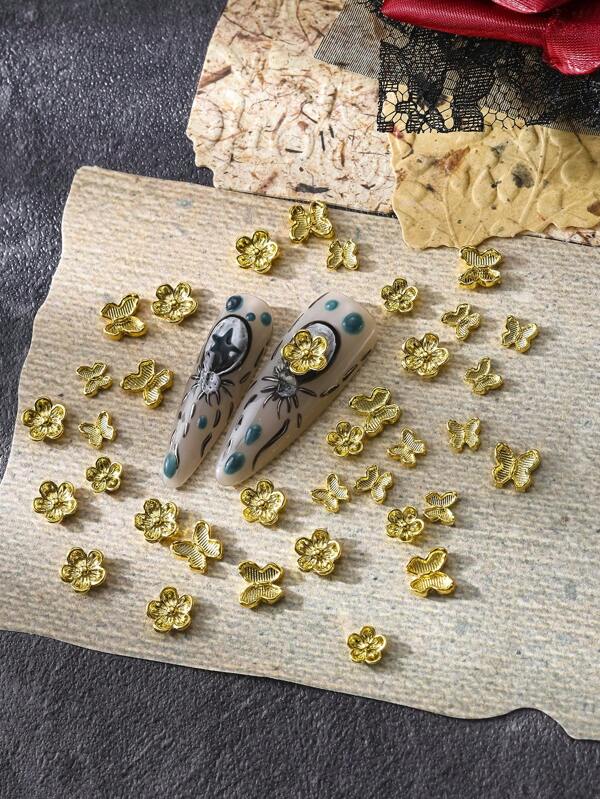 120 Peças Joia de Unha de Estilo Ins em Cor Dourada com Camélias e Borboletas de Liga Metálica com Glitter, 4 Borboletas 3D Simples e Versáteis de Mistura Aleatória para Decoração de Arte de Unhas, Strass Metálicos, Estilo Metalizado Y2K, Decoração de Arte de Salão de Beleza para Unhas DIY, Glitter de Unha, Produtos para Unha, Acessórios de Decoração de Unha