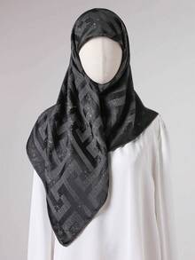 1条女士简约几何印花丝质方巾头巾，时尚百搭，四季皆宜，适合空调房佩戴，兼具装饰和防晒功能，可搭配连衣裙使用。