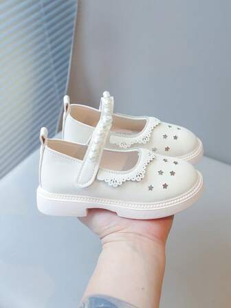 新款女童皮鞋，镂空花卉蕾丝和珍珠设计鞋，公主平底鞋，舒适、轻便、休闲、百搭