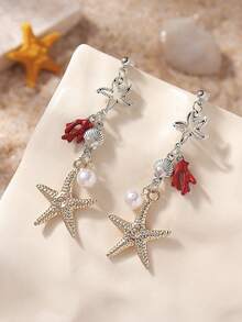 1 对航海风格天然贝壳金属海星串珠链流苏耳环，适合女性波西米亚风海滩度假休闲装。天然贝壳和贝壳的尺寸、形状和颜色略有不同