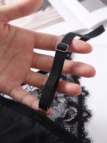 Conjunto de lencería con cierre delantero, camiseta sin acolchado de encaje y tanga de encaje a la cadera