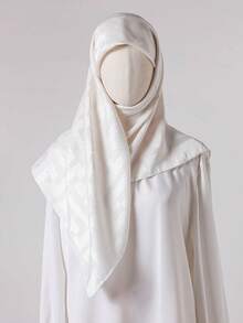 1条女士简约几何印花丝质方巾头巾，时尚百搭，四季皆宜，适合空调房佩戴，兼具装饰和防晒功能，可搭配连衣裙使用。