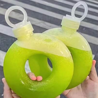Botella de agua con forma de rosquilla de 500ml con estilo 2025, material de PP, taza de viaje con tema de postre, gran atractivo de ternura con vaso con pajita, botella de agua portátil y linda para estudiantes, igual que la taza de bebida fría de la celebridad de internet