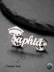 Un broche de gorra de graduación se puede personalizar con un nombre, accesorios de moda para mujeres y hombres, regalo de la temporada de graduación y Acción de Gracias para estudiantes y maestros - Multicolor - Ver 1