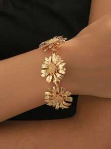 1pc Stylish & Innovative Gold Color Floral Design Bracelet For Women, Wedding Gift Suitable For Women, Flower Cutout Bracelet, Great For Mother's Day, Weddings, Daily, Vacation, Party Wear,Mom,Mother's Day,Gift