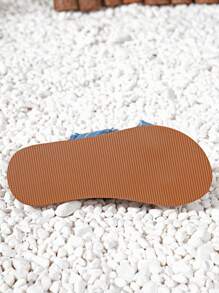 حذاء سيدات بحزام منسوج أزرق مع سلسلة ثقب وتزيين شرشوب، نعل صنادل عرضي مناسب للتنسيق مع الفساتين للذهاب إلى الشاطئ وحفلات العطلات أو الارتداء اليومي داخليا وخارجيا، نعل سيدات شبشب بتصميم أزياء عصري، خفيف الوزن ومريح، قابل للتهوية سهل الارتداء والحمل لأحذية عطلة الصيف / عودة المدرسة للطلاب الجامعيين / أحذية الربيع / أحذية عيد الفصح / أحذية كاجوال شاطئية