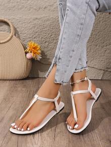 Sandálias femininas com tiras em T, sapatos de praia casuais, novos, brancos, planos, romanos, de verão, estilo minimalista confortável, elegante e versátil