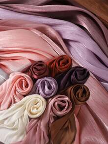 1件套阿巴雅配饰，基础款女士纯色丝绸岛屿优雅柔软头巾，光泽亮丽，风格保守，阿拉伯休闲长围巾，适合日常佩戴，柔软头巾，遮面服饰，连衣裙