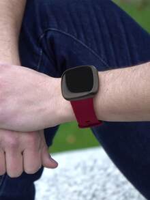 1pc Women's Red Soft & Comfortable Silicone Sports Band, Compatible With Fitbit Versa 3, Fitbit Sense/Sense 2, Minimalist Silicone Strap Suitable For Fitbit Versa 4, Smart Watch Band (Watch Not Included) - Burgundy - View 5