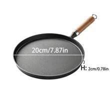 1 pièce Poêle à frire en fonte de 7,87/10,23 pouces avec un manche en bois. Elle a une surface antiadhésive et convient pour la préparation d'omelettes et de crêpes. C'est un ustensile de cuisine polyvalent pour le petit-déjeuner et la préparation de crêpes.