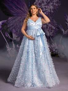 Faeriesty Dressalisa 大尺碼孕婦優雅洋裝，V領設計，飾有花卉貼花，無袖，腰部蝴蝶結，適合寶寶迎新派對、拍照、花園派對、晚宴等場合 - 淺藍色 - 查看 3