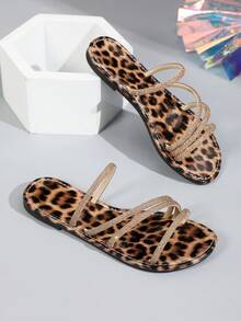 صنادل نسائية مسطحة مرصعة بالراين ، صنادل مرصعة بالراين باللون الأسود ، صنادل مزينة براين بنقشة النمر ، شبشب بلمع للشاطئ والحفلات وأعياد الميلاد والمناسبات ، صنادل راين جديدة لفصلي الربيع والصيف ، أحذية زفاف مثيرة ، هدية عيد الأم ، هدية عيد الفصح ، جلد PU عصري مرصع بالراين للشاطئ والزفاف والعمل والمنزل والخارج والرياضة في الربيع والصيف