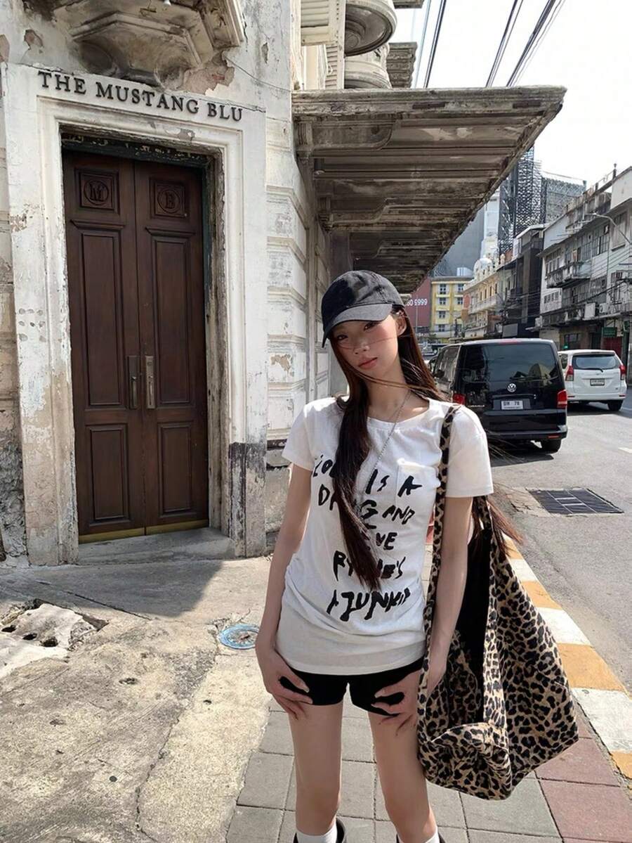 女款短袖T恤,夏季新款設計,高端小眾獨特風格,修身白色上衣休閒款 - 白色 - 查看 1