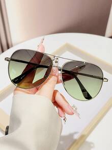 1 件男女通用金属框架 Y2K 拼色复古飞行员时尚眼镜，优雅简约，适合度假