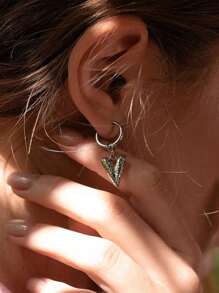 1 pereche de cercei cu cerc cu inimă, din oțel inoxidabil, rezistenti la apă, fără decolorare, de argint, de epocă, potriviti pentru ținuta zilnică a femeilor